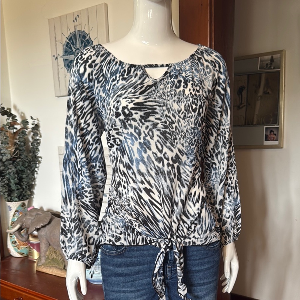 NWT northern reflections size small Women's Animal Print Top